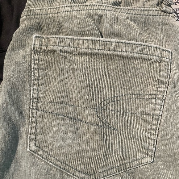 American Eagle Outfitters Green corduroy Chinos - Picture 5 of 5